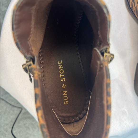 SUN STONE Womens Brown Leopard Print Abby Round Toe Block Heel Booties 8 W - Picture 6 of 9